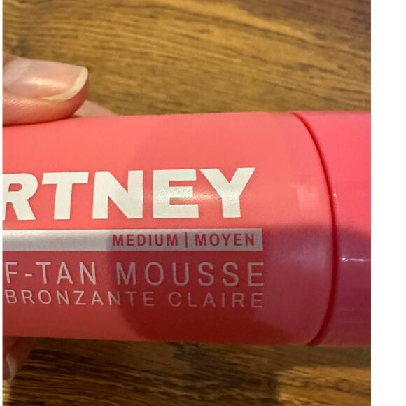 KOURTNEY 4.2 Oz Tanning Mousse and Mitt – Medium Shade – Brand New Winter Tan - Picture 3 of 4